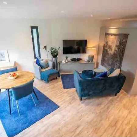 Beautiful Garden With Private Patio And Garden View Dublin