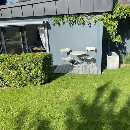 Beautiful Garden With Private Patio And Garden View 公寓 *