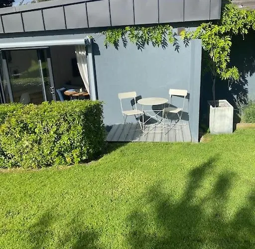 Beautiful Garden With Private Patio And Garden View 公寓 *