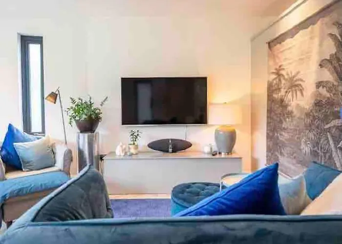 Apartment Beautiful Garden With Private Patio And Garden View