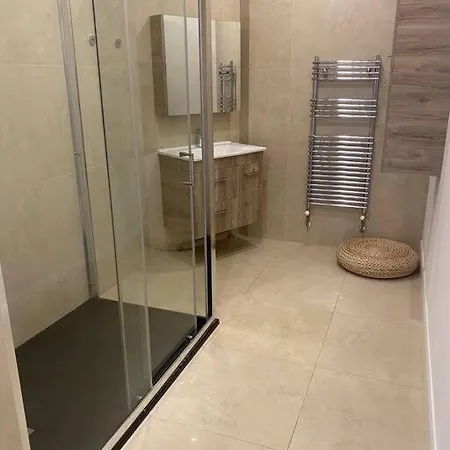 Beautiful Garden With Private Patio And Garden View Apartment